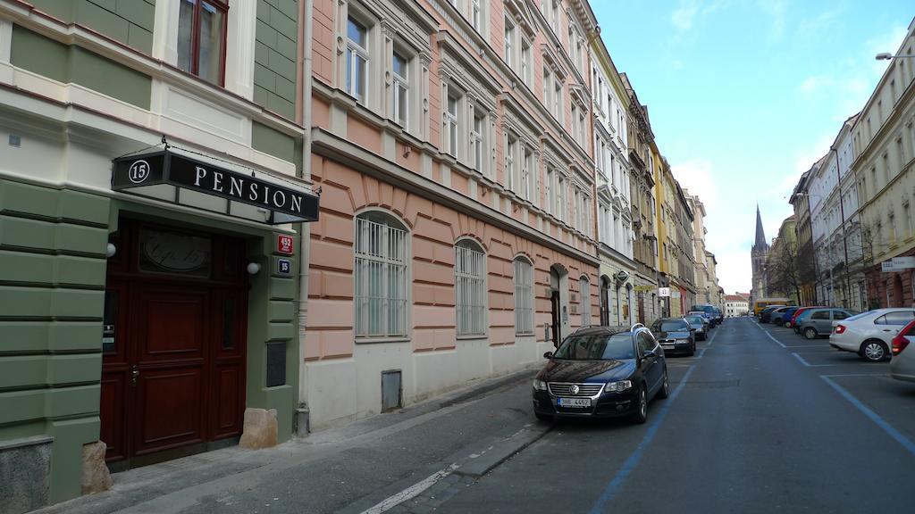 Pension 15 Homer Prag Eksteriør billede